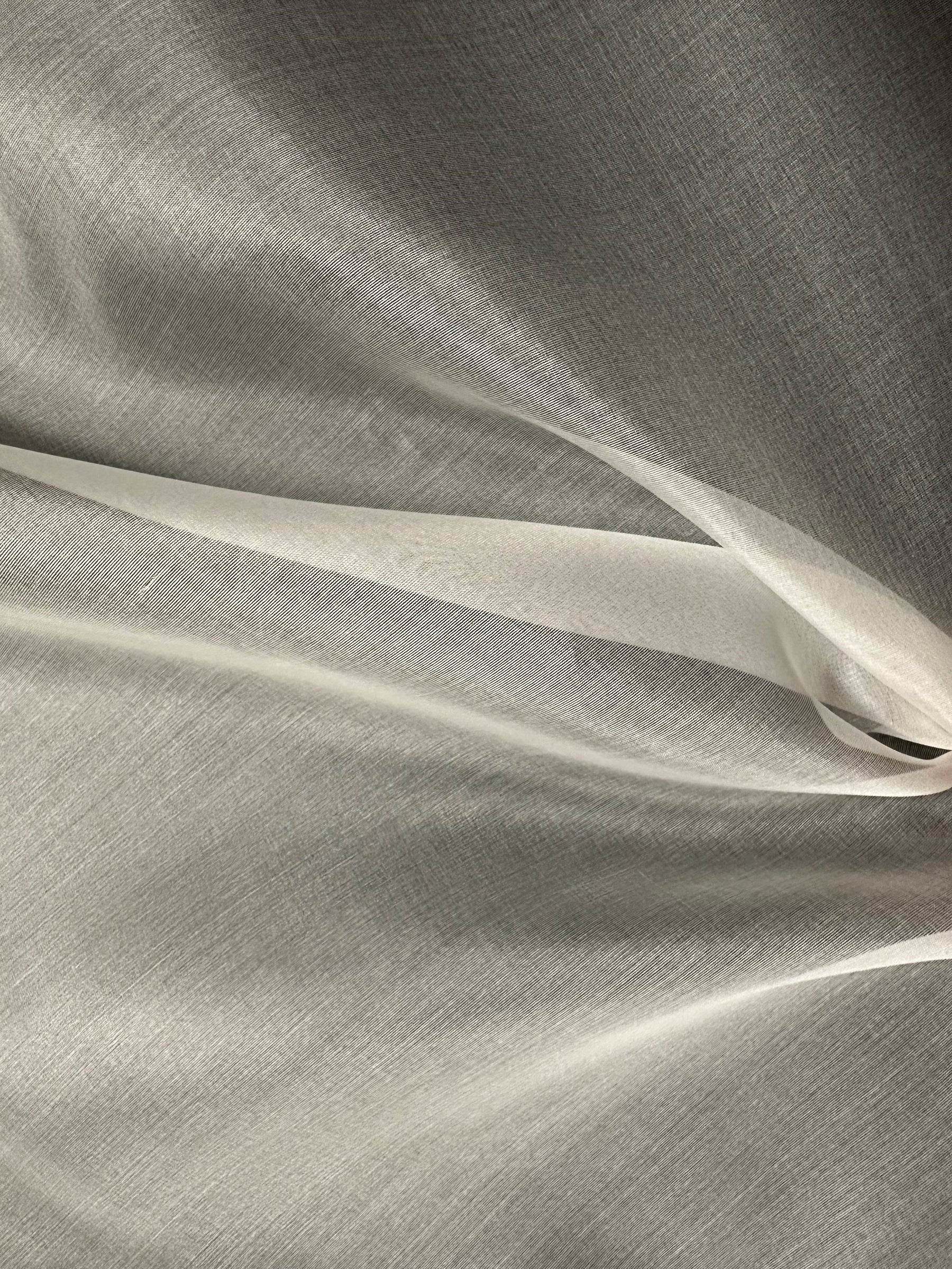 Hellelfenbeinfarbener Seidenorganza - P769