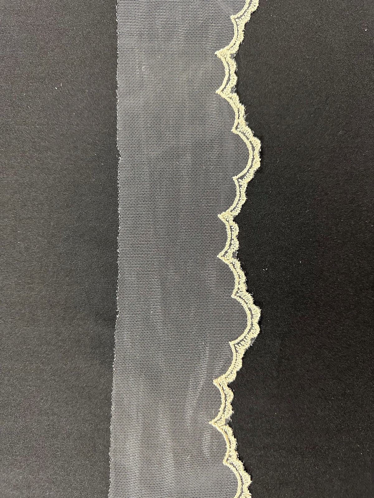 Elfenbein mit hellchampagnerfarbenem, besticktem Spitzenbesatz - T202