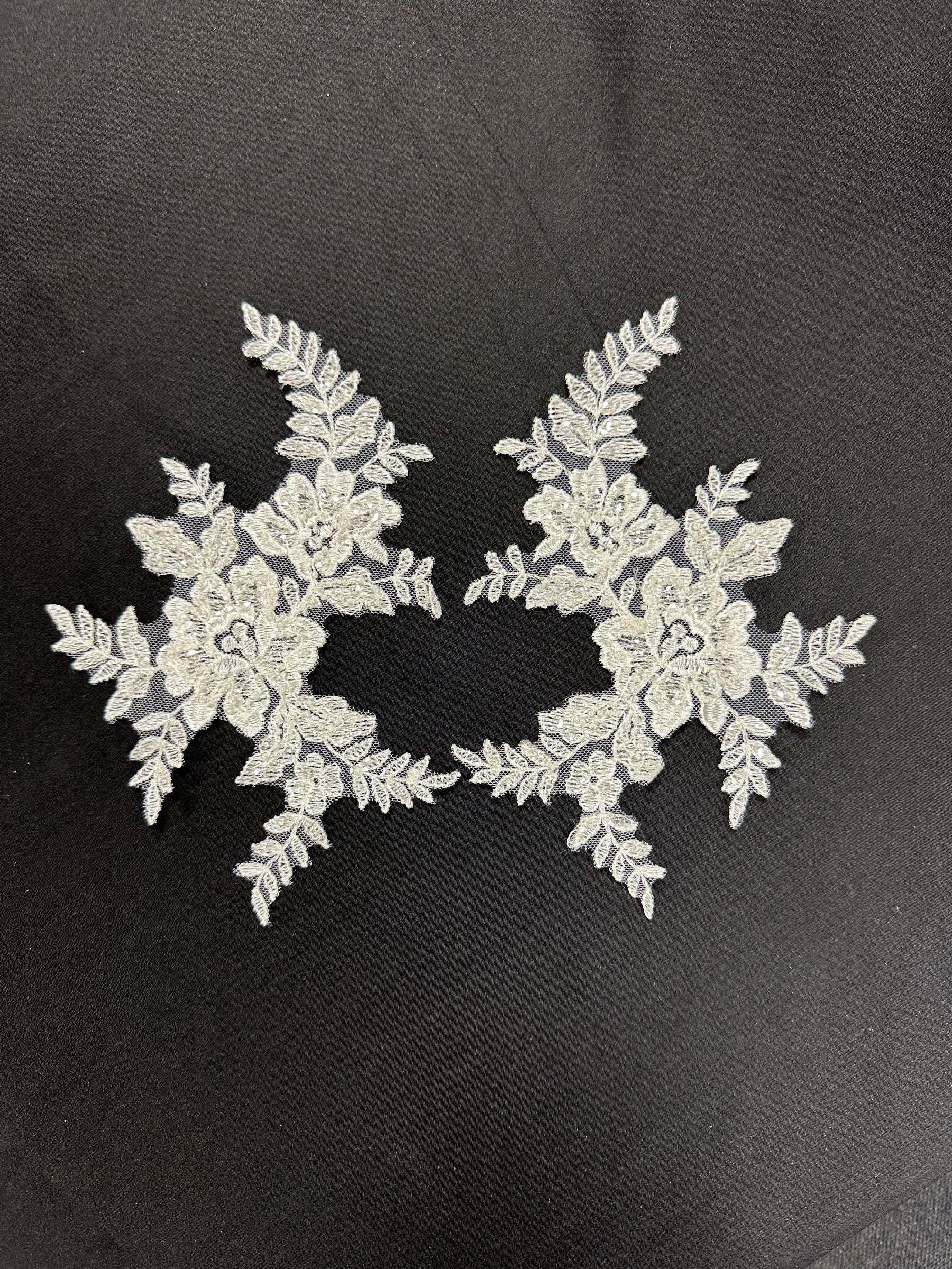 Elfenbeinfarbene Pailletten-Spitzenapplikationen – T650