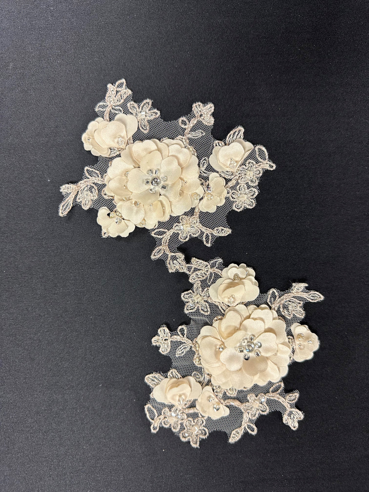 Champagnerfarbene, perlenbesetzte 3D-Spitzenapplikationen - T286