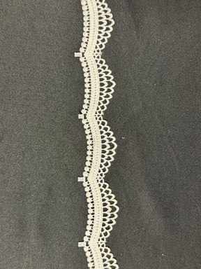Elfenbeinfarbene Spitzenborte – T938