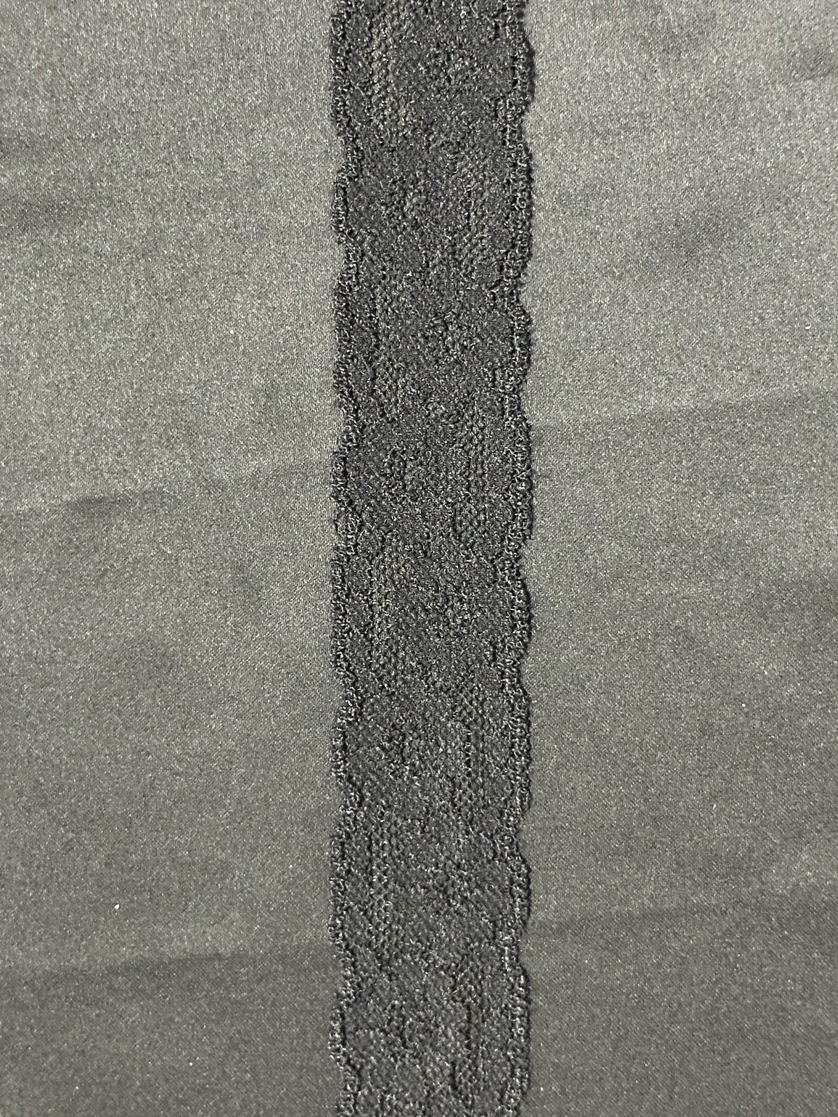 Schwarzer Spitzenbesatz - T 738 (CF)