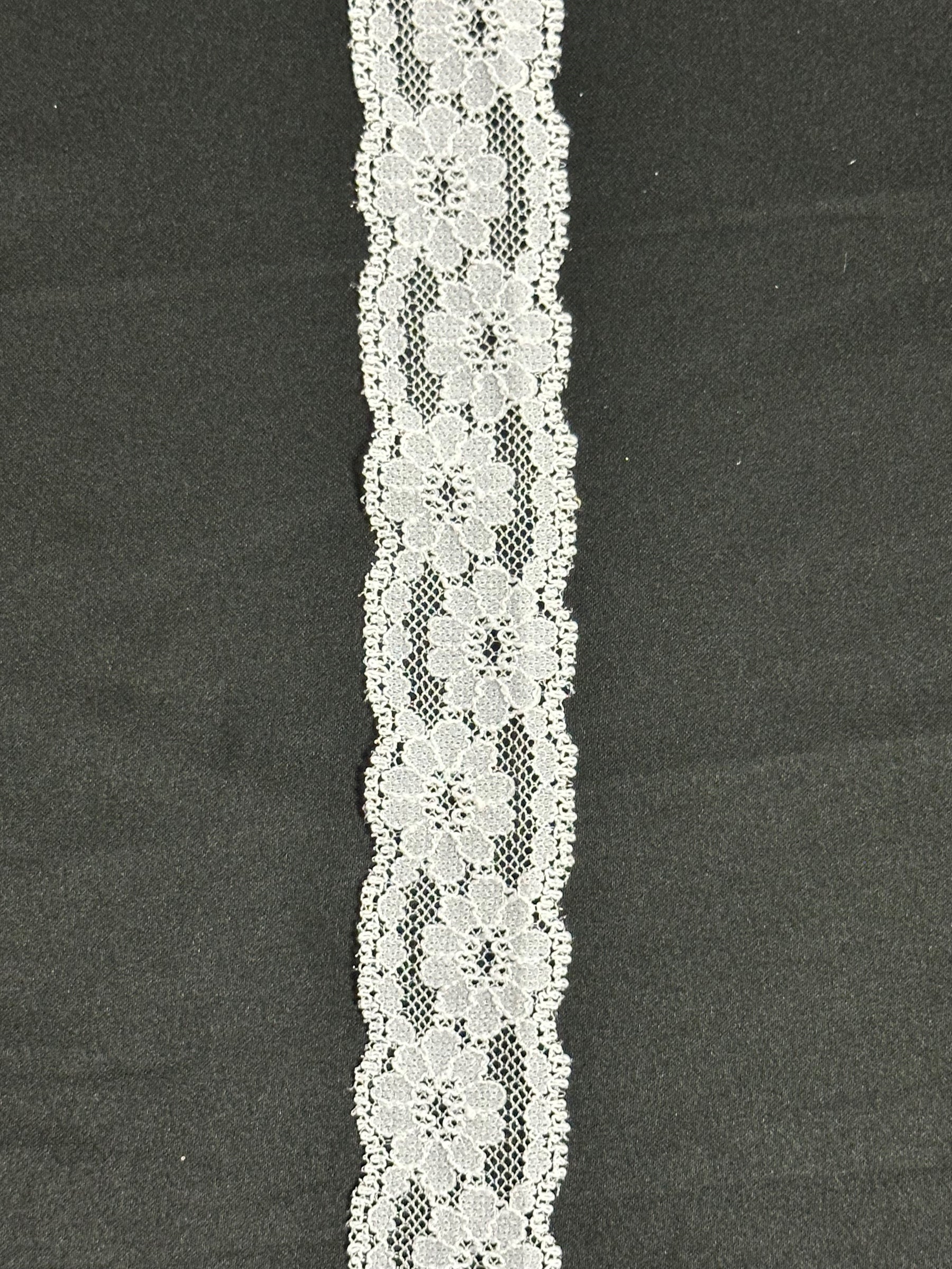 Weißer Spitzenbesatz - T 738 (CF)