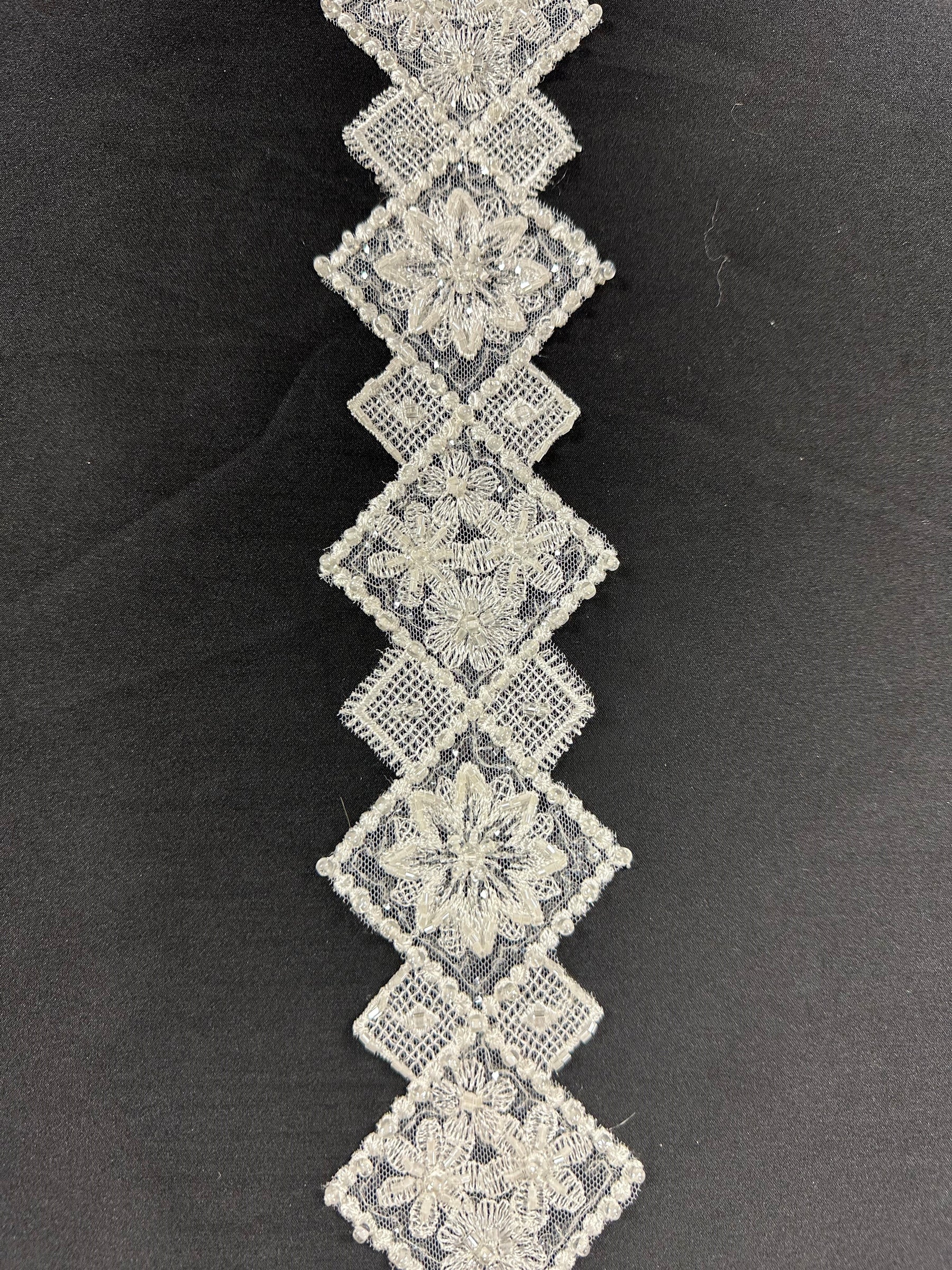 Elfenbeinfarbene Perlenspitzenborte - TR 142 (CF)