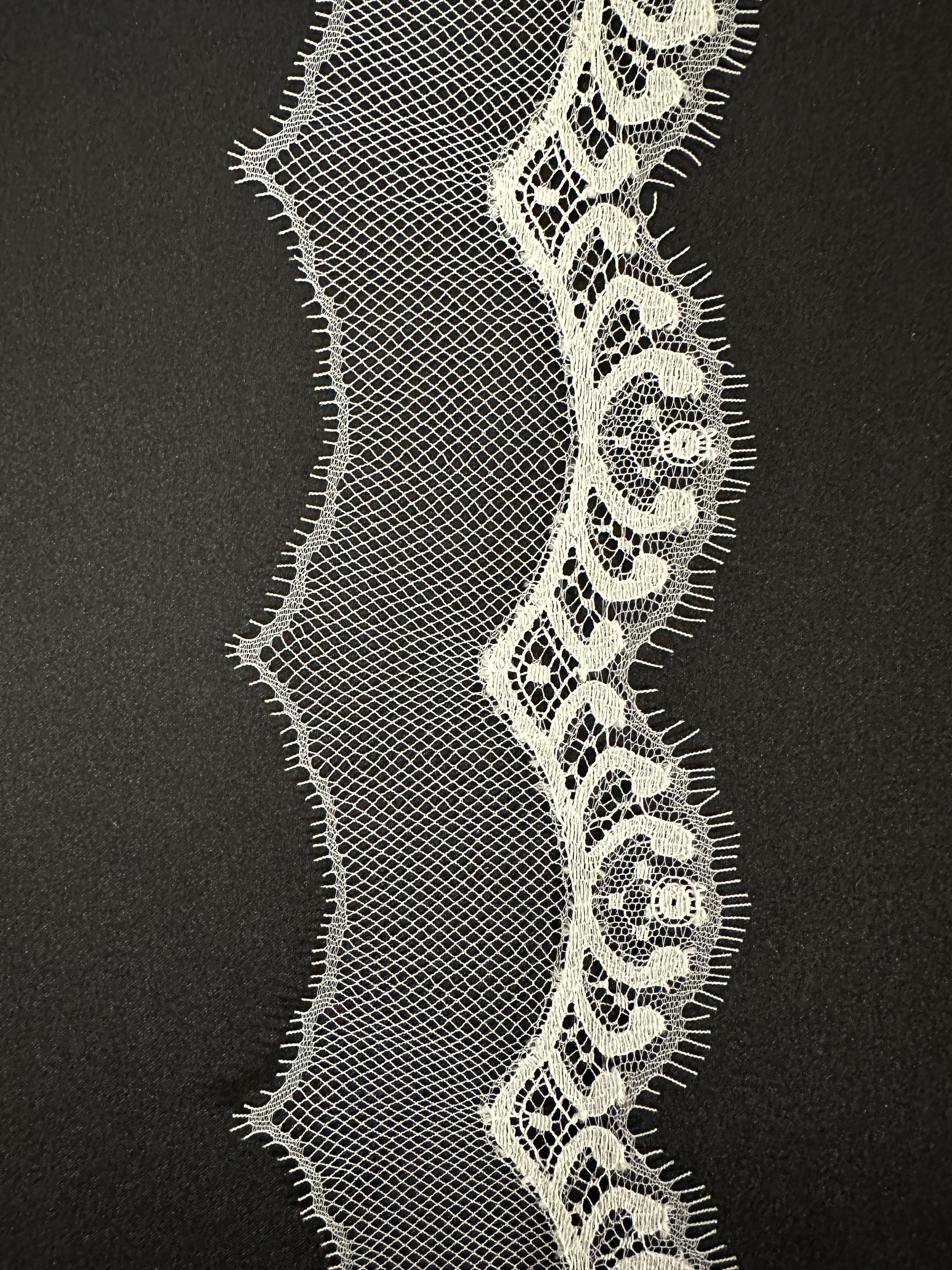 Elfenbeinfarbene Chantilly-Spitzenborte - Zeppelin