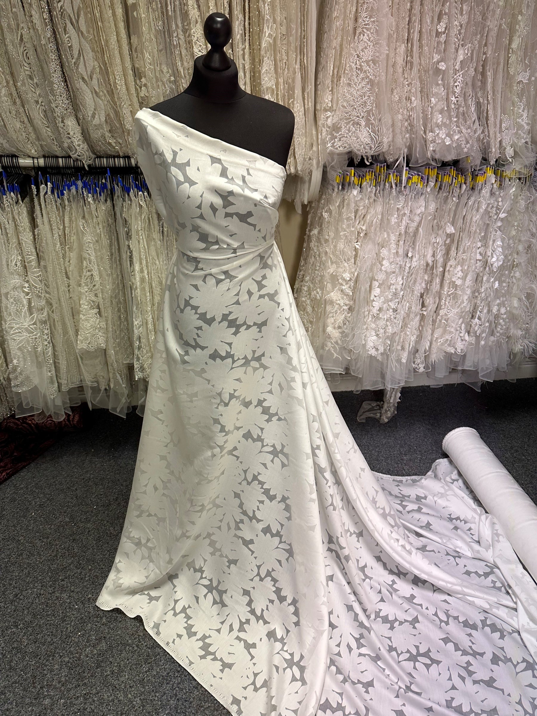 Elfenbeinfarbener Ausbrenner-Druck – Tresor