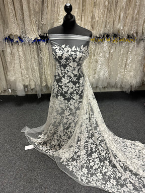 Elfenbeinfarbene bestickte Spitze - X579