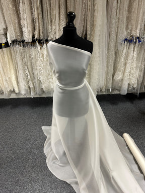 Elfenbeinfarbener Seidensatin-Organza - P771