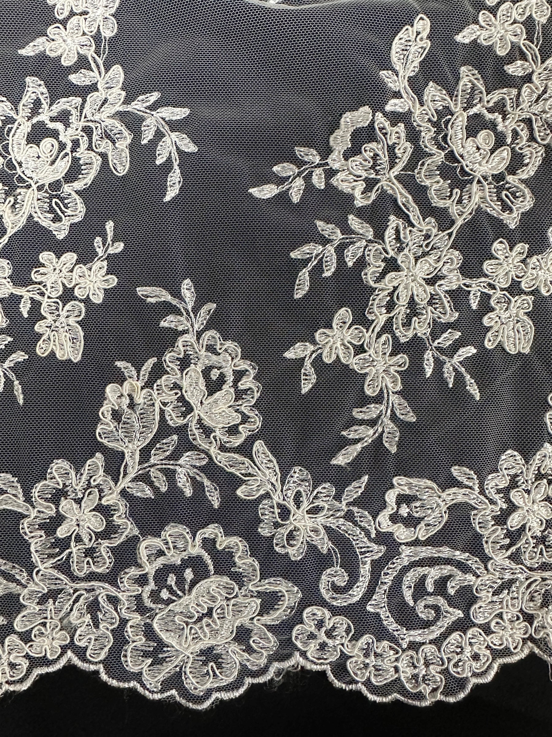 Elfenbeinfarbene, unbestickte Kordelspitze - Naomi (CF)