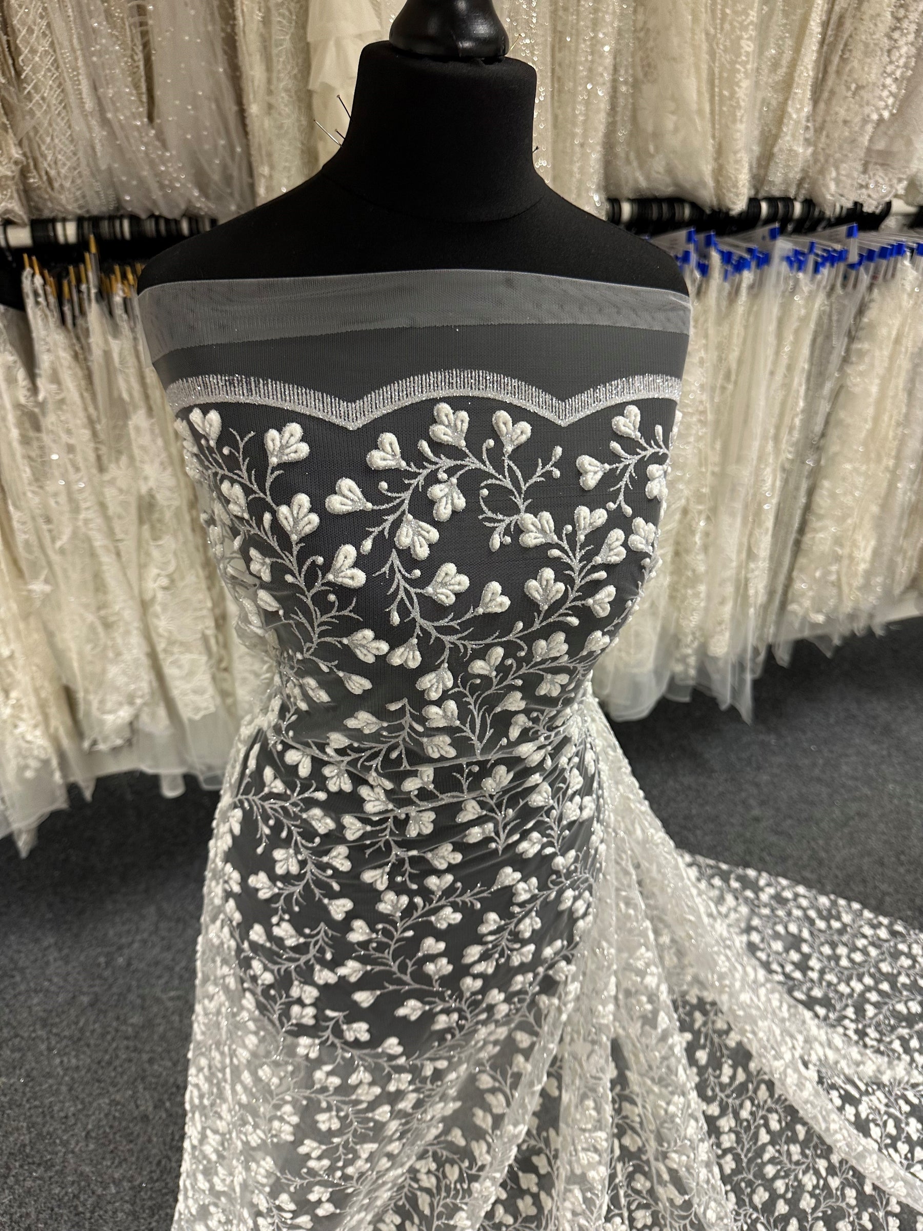 Elfenbeinfarbene Glitzer-Puffspitze - Kira