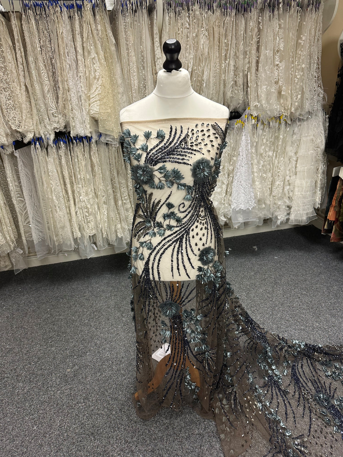 Marineblaue Perlenstickerei - Edie