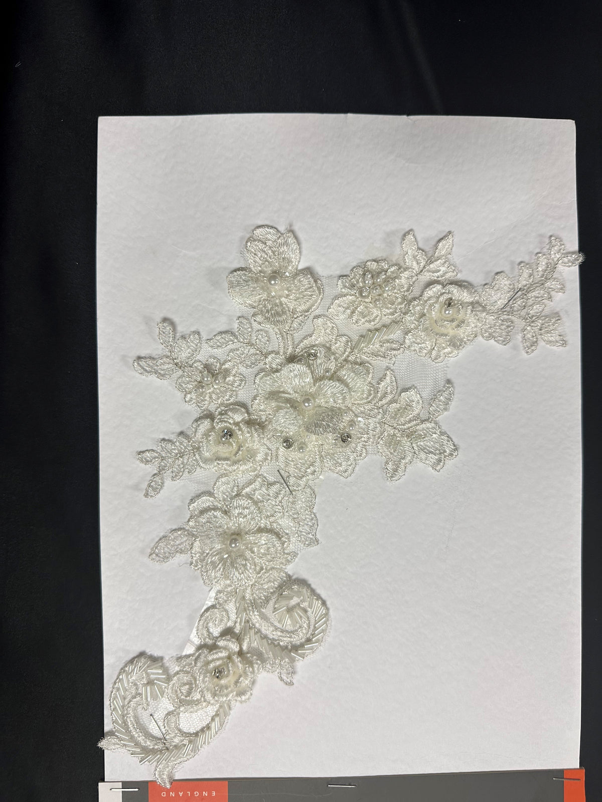 Elfenbeinfarbene 3D-Spitzenapplikationen – Disagio (CF 248)