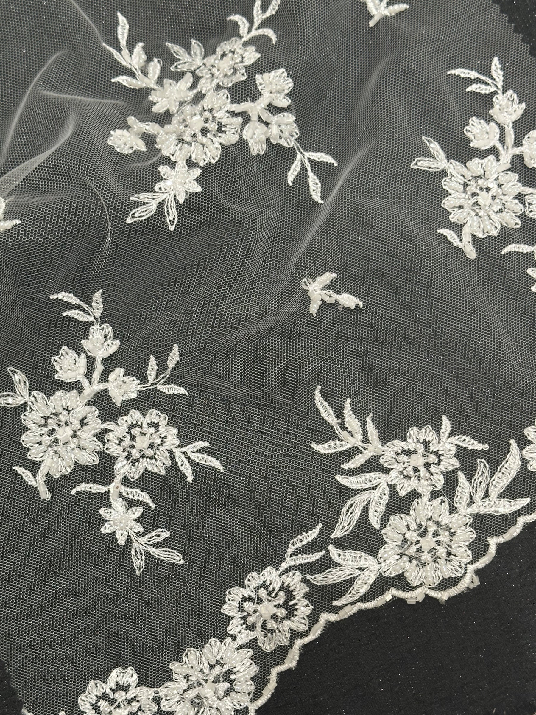 Elfenbeinfarbene Paillettenspitze - Roxanne (CF)