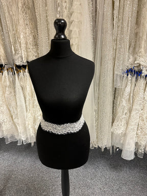 Elfenbeinfarbener Raschel-Spitzenbesatz – TR 1108