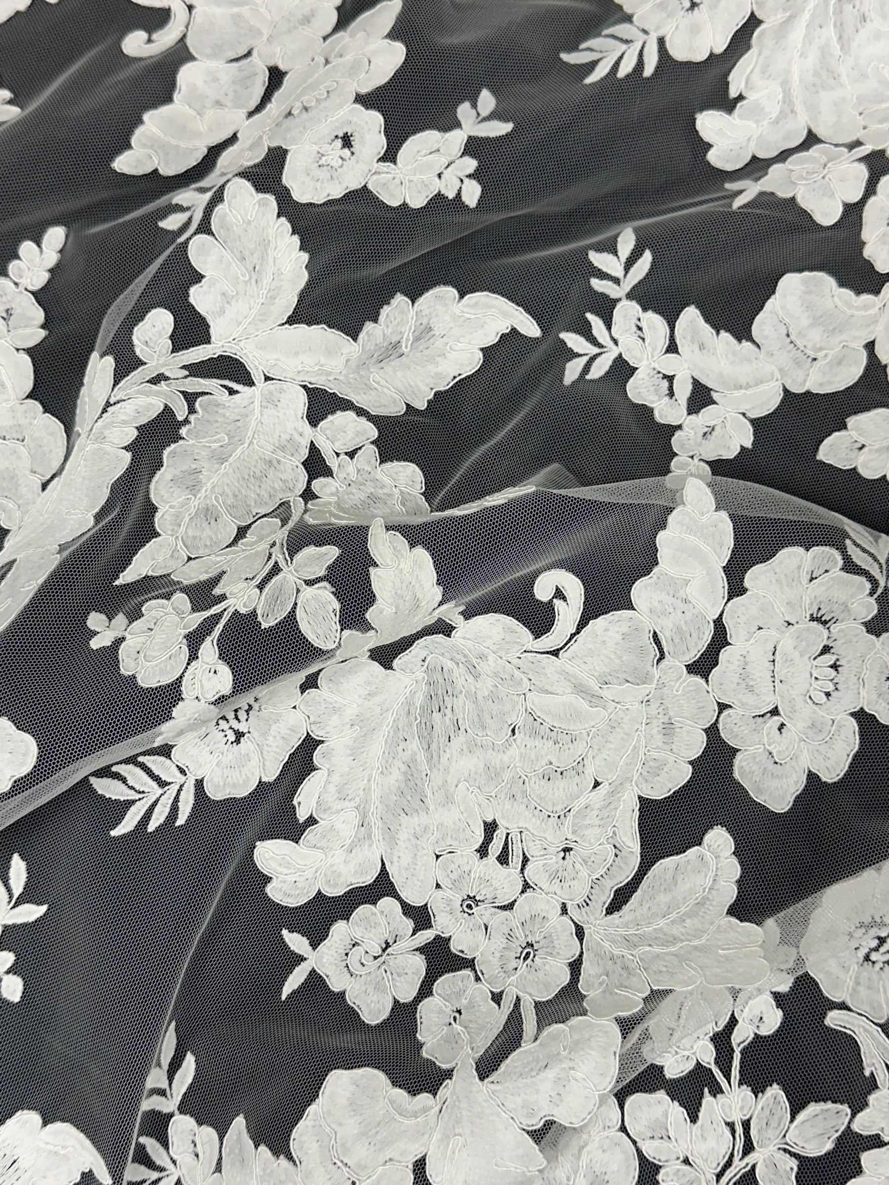 Elfenbeinfarbene Kordelspitze - Klatsch