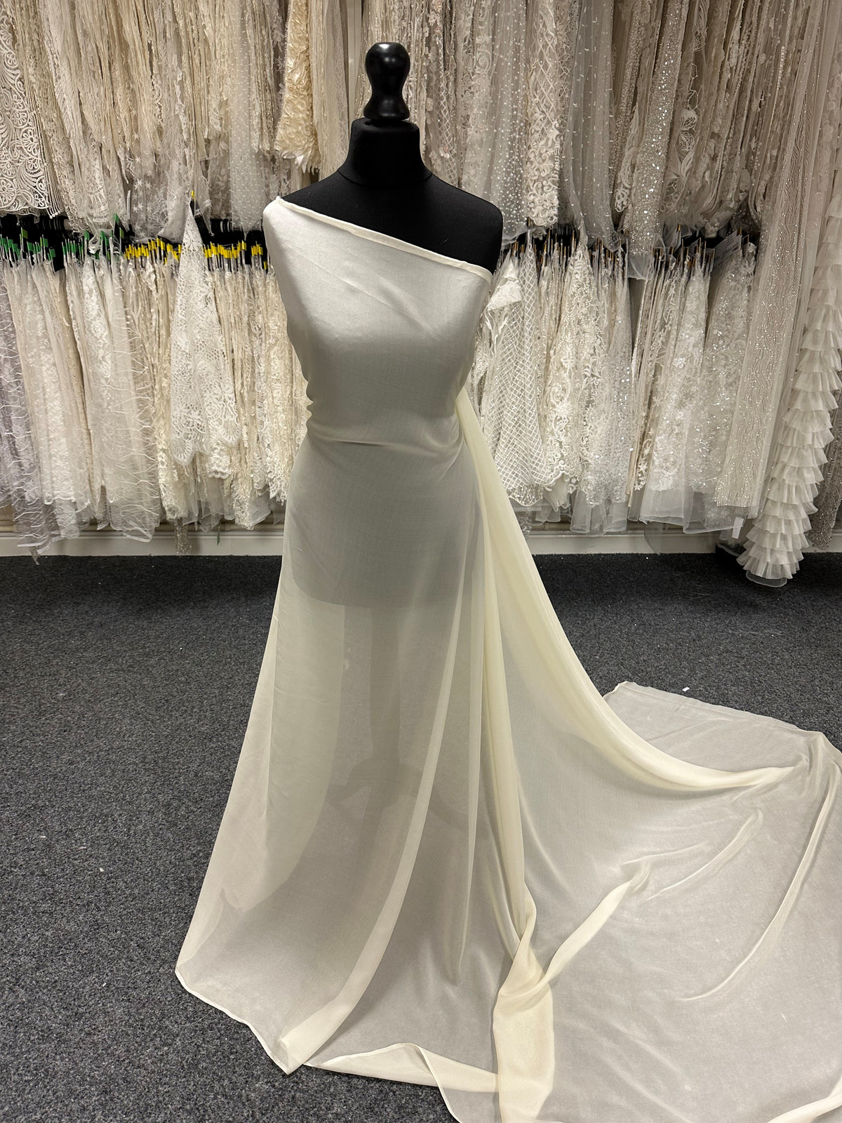 Champagnerfarbener Seidenchiffon – Superba