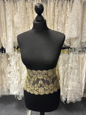 Goldfarbener Chantilly-Spitzenbesatz – Alazne