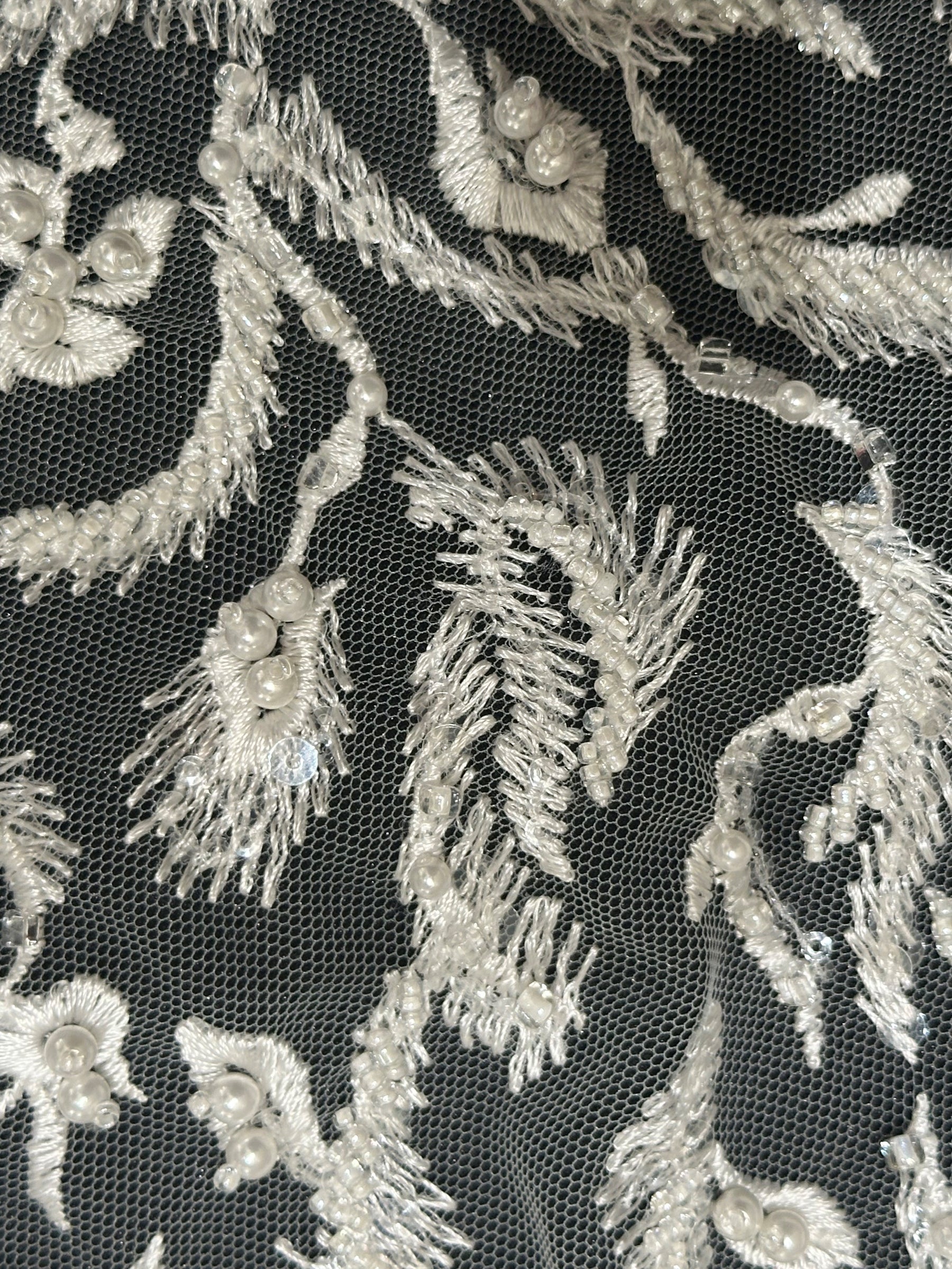 Elfenbeinfarbene, abgestufte Blumenspitze - Paula (CF)