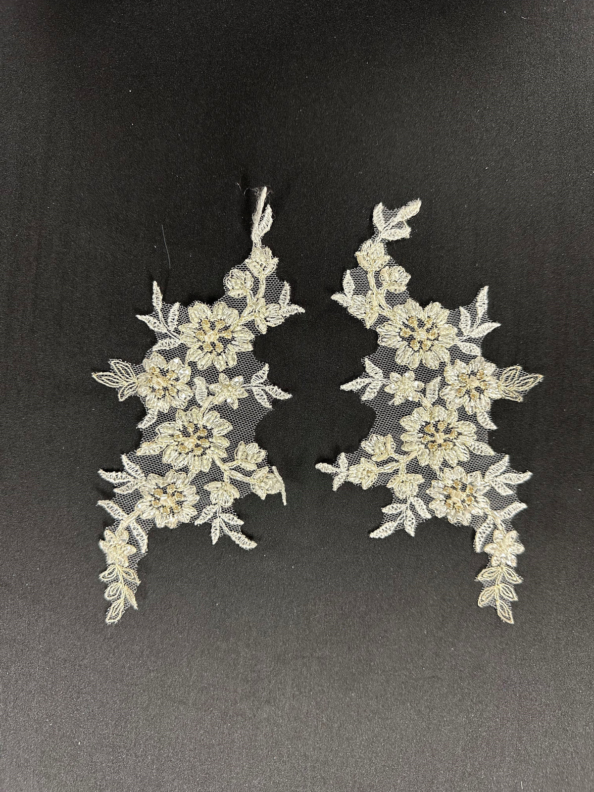 Elfenbeinfarbene Perlenspitzenapplikationen - Roxanne AP 415 (CF)
