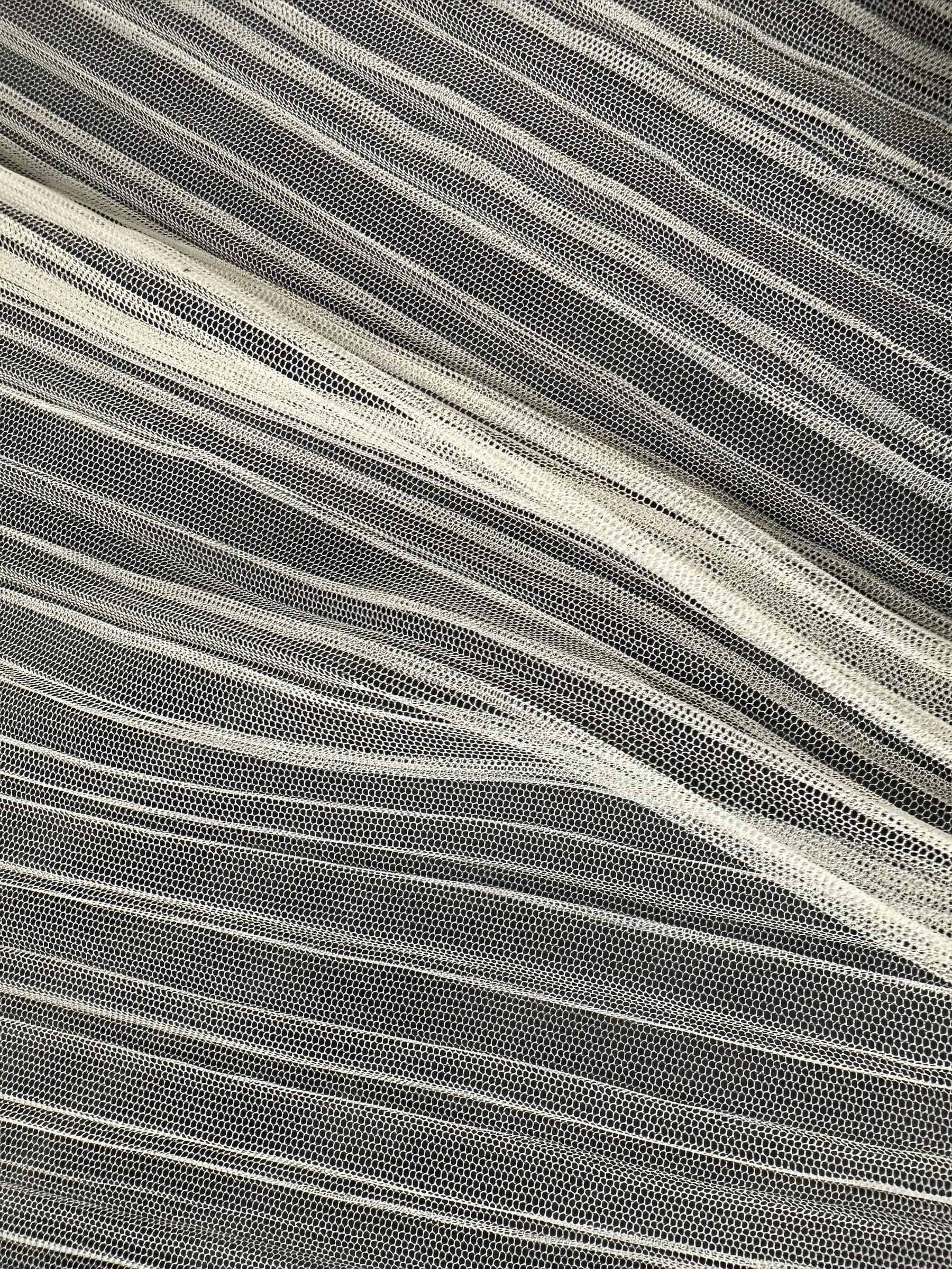 Elfenbeinfarbener, plissierter Polyester-Organza - Flirtation (CF)