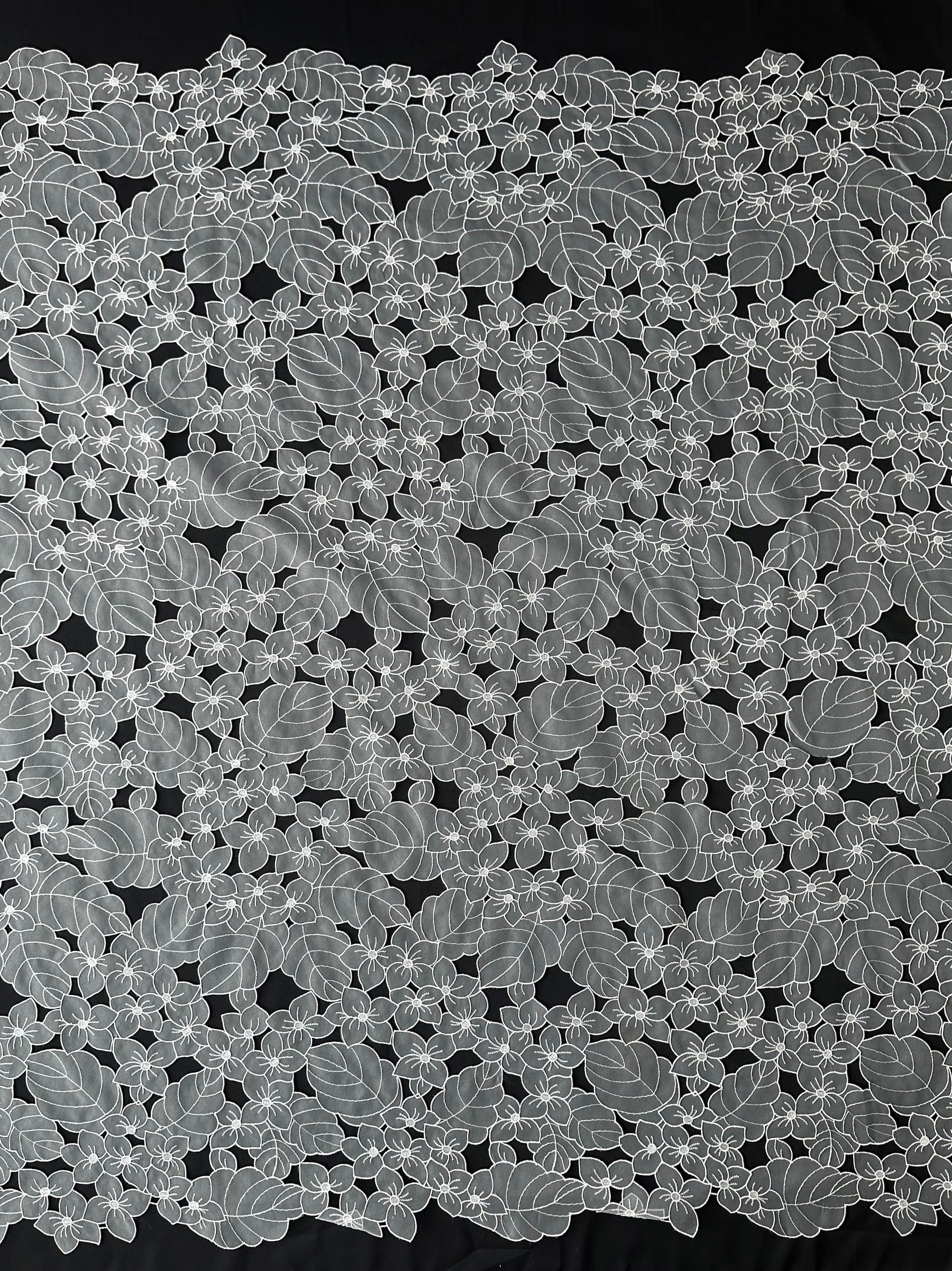 Elfenbeinfarbene Organzaspitze – Fähigkeit