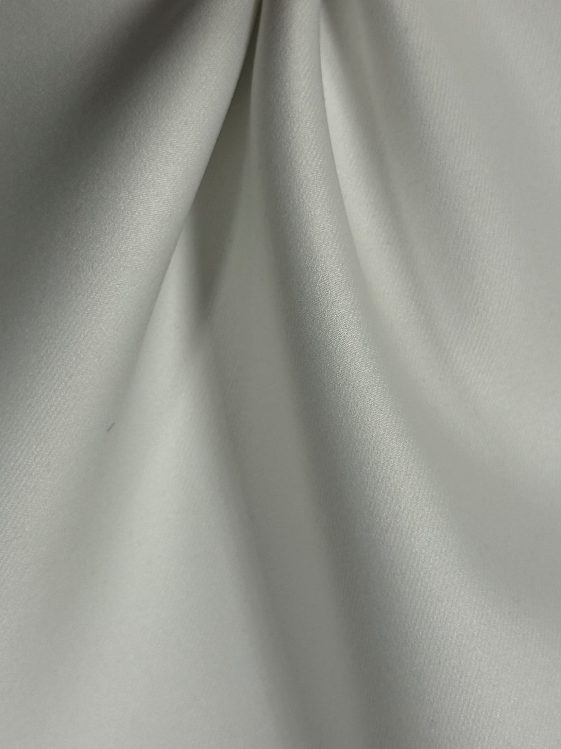 Elfenbeinfarbener Polyester-Satin – Enthrall