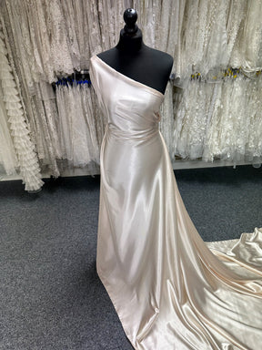 Champagnerfarbener Polyestersatin - Sacred