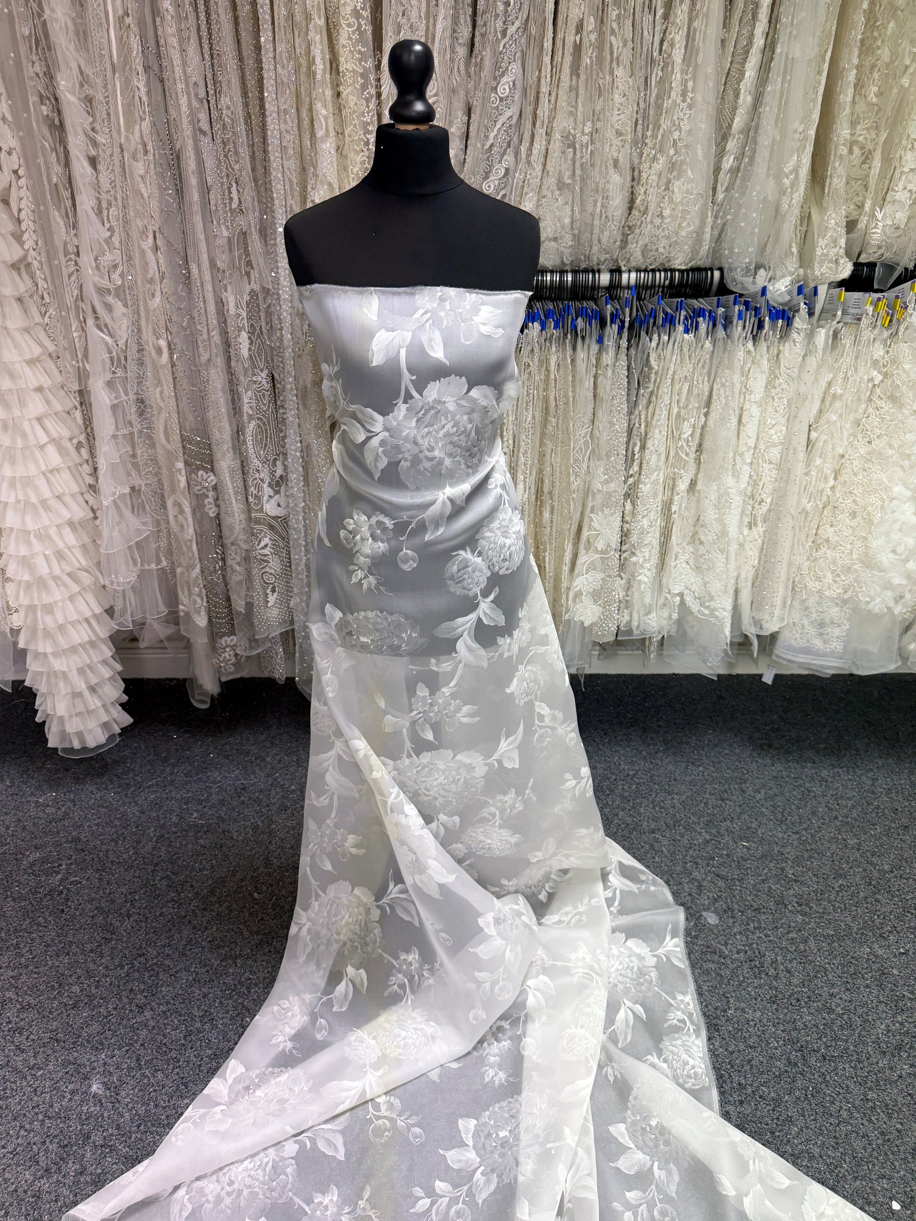 Elfenbeinfarbener bedruckter Organza-Satin - Ari