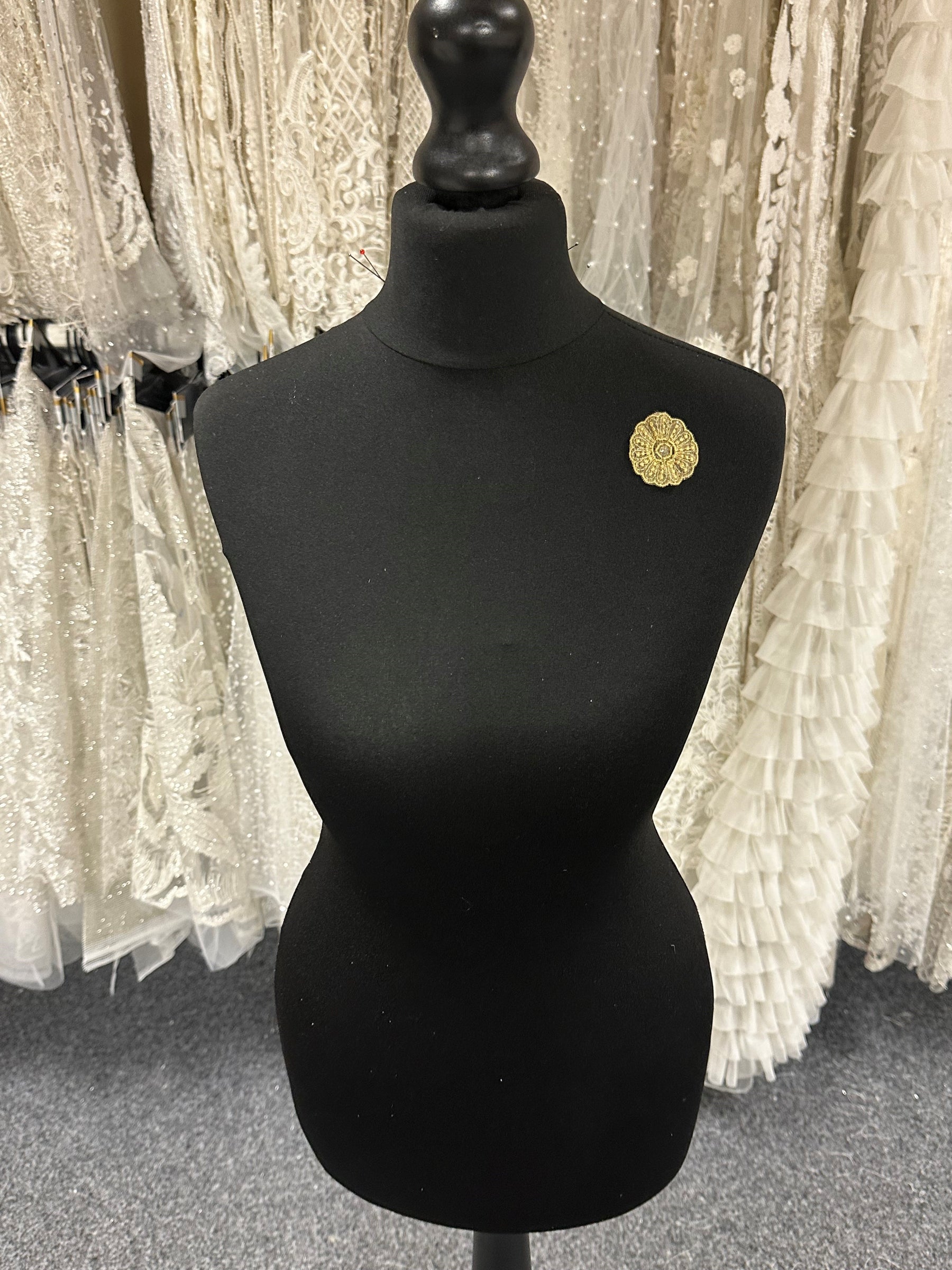 Gold schillernde Spitzenapplikation – Aladdin (CF AP 34295)