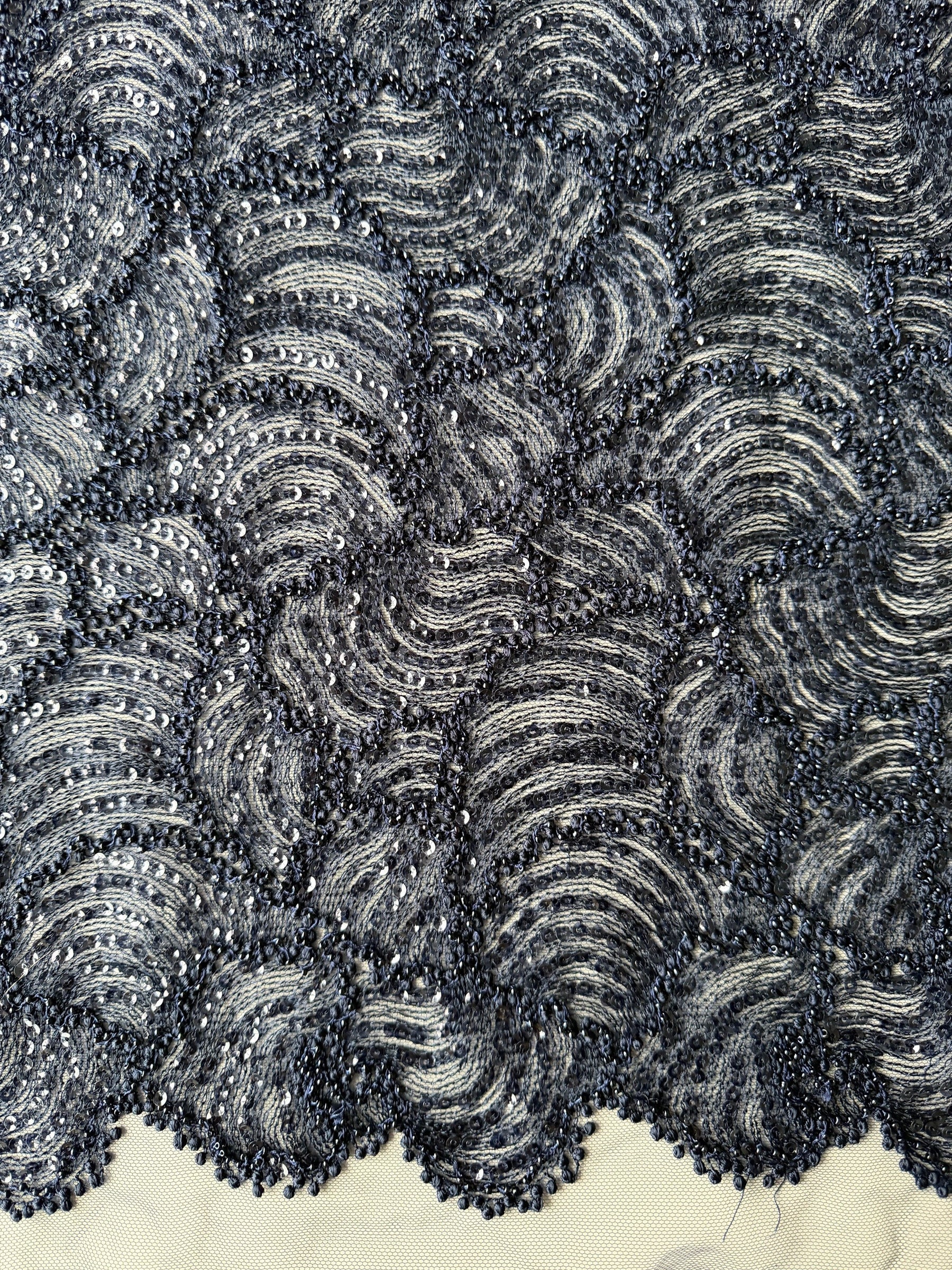 Marineblauer, 3D-bestickter Perlen-Tüll - EB1021