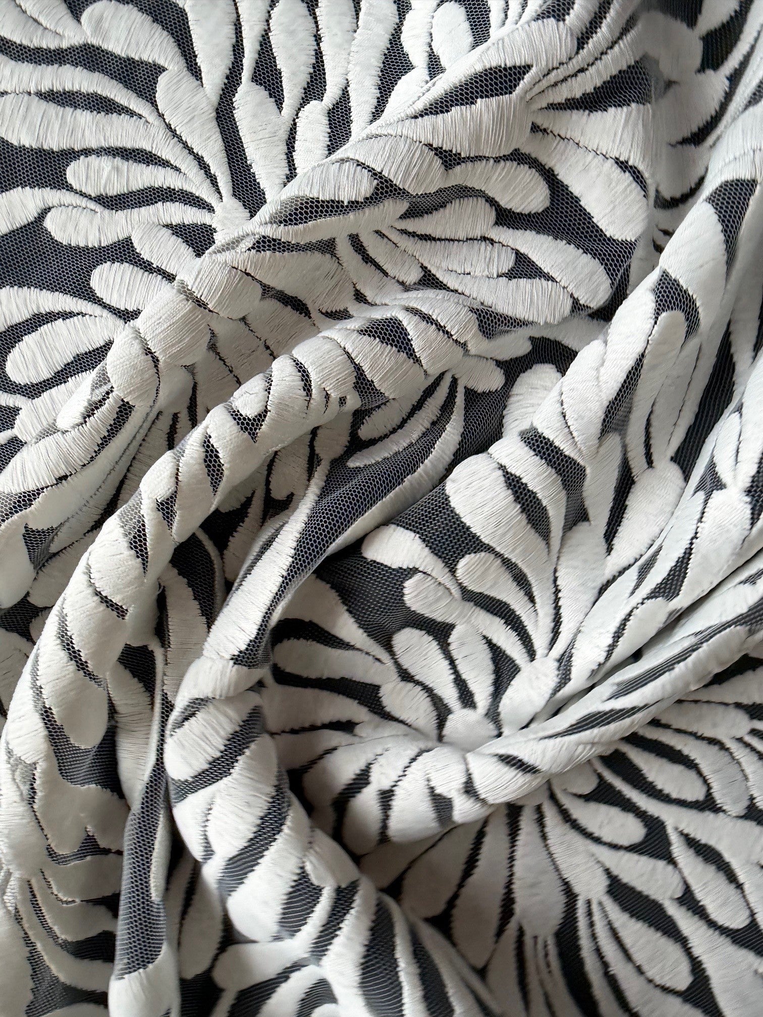 Elfenbeinfarbene Stickspitze - EB5053