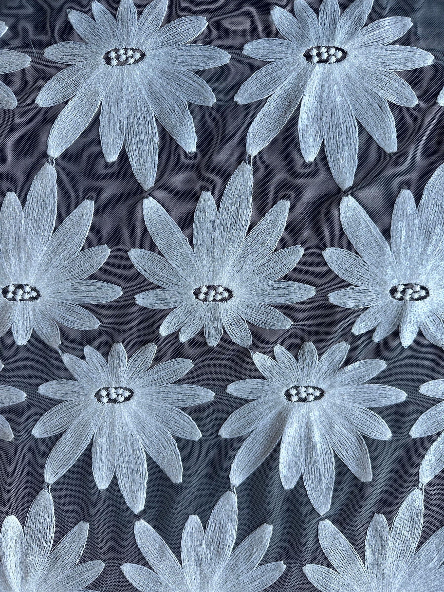 Elfenbeinfarbene Paillettenstickerei-Spitze - Advance