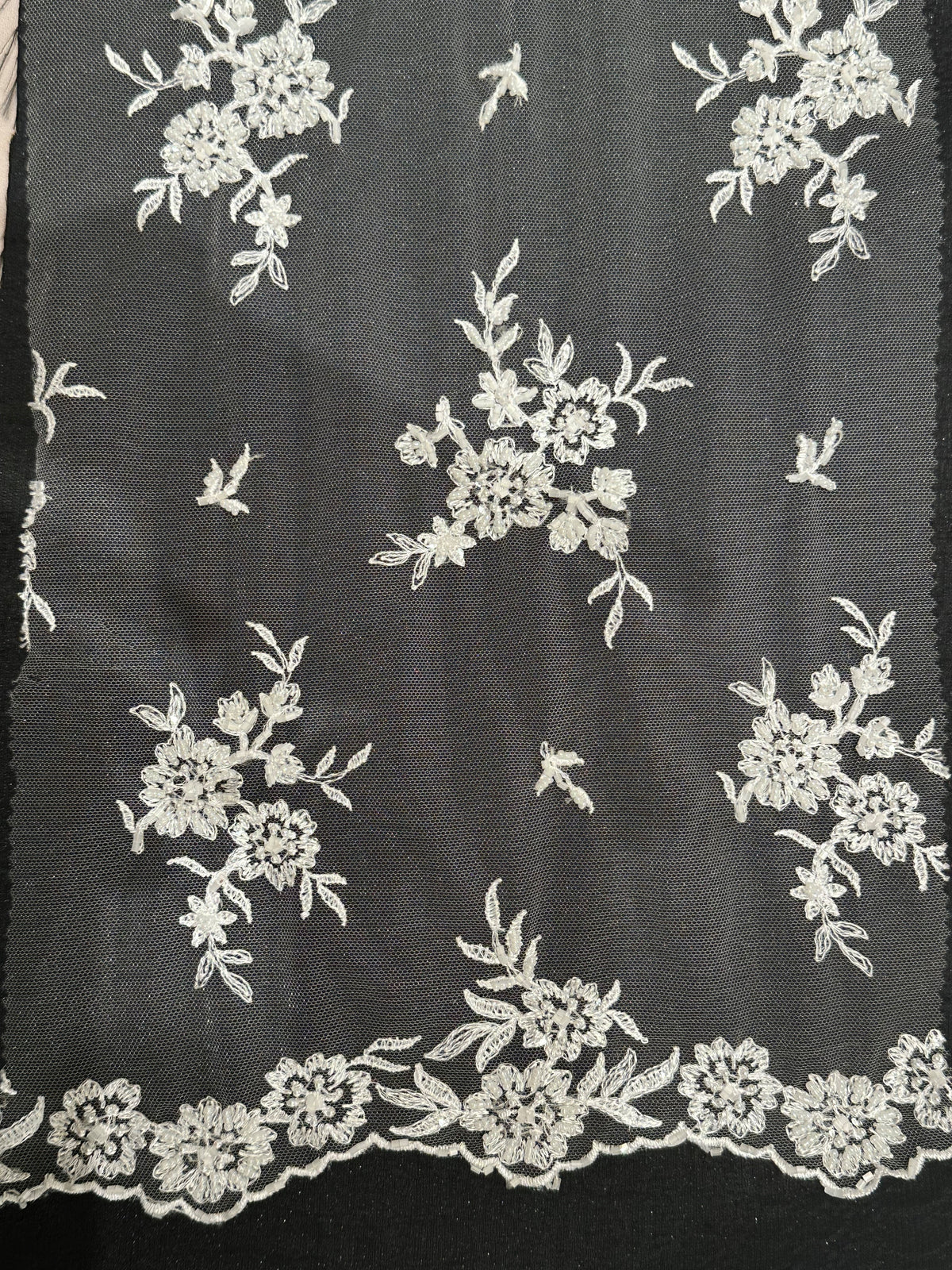 Elfenbeinfarbene Paillettenspitze - Roxanne (CF)