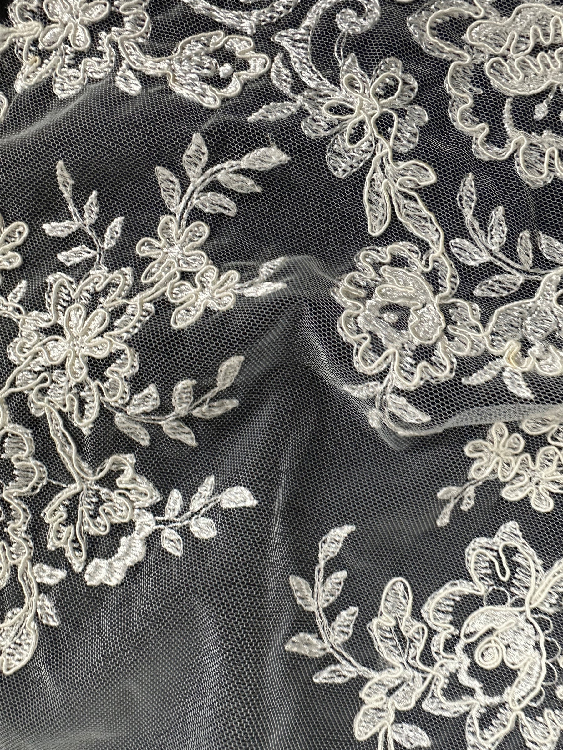 Elfenbeinfarbene, unbestickte Kordelspitze - Naomi (CF)