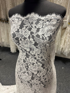 Elfenbeinfarbener Chantilly-Spitzenbesatz mit Kordel - Grusso