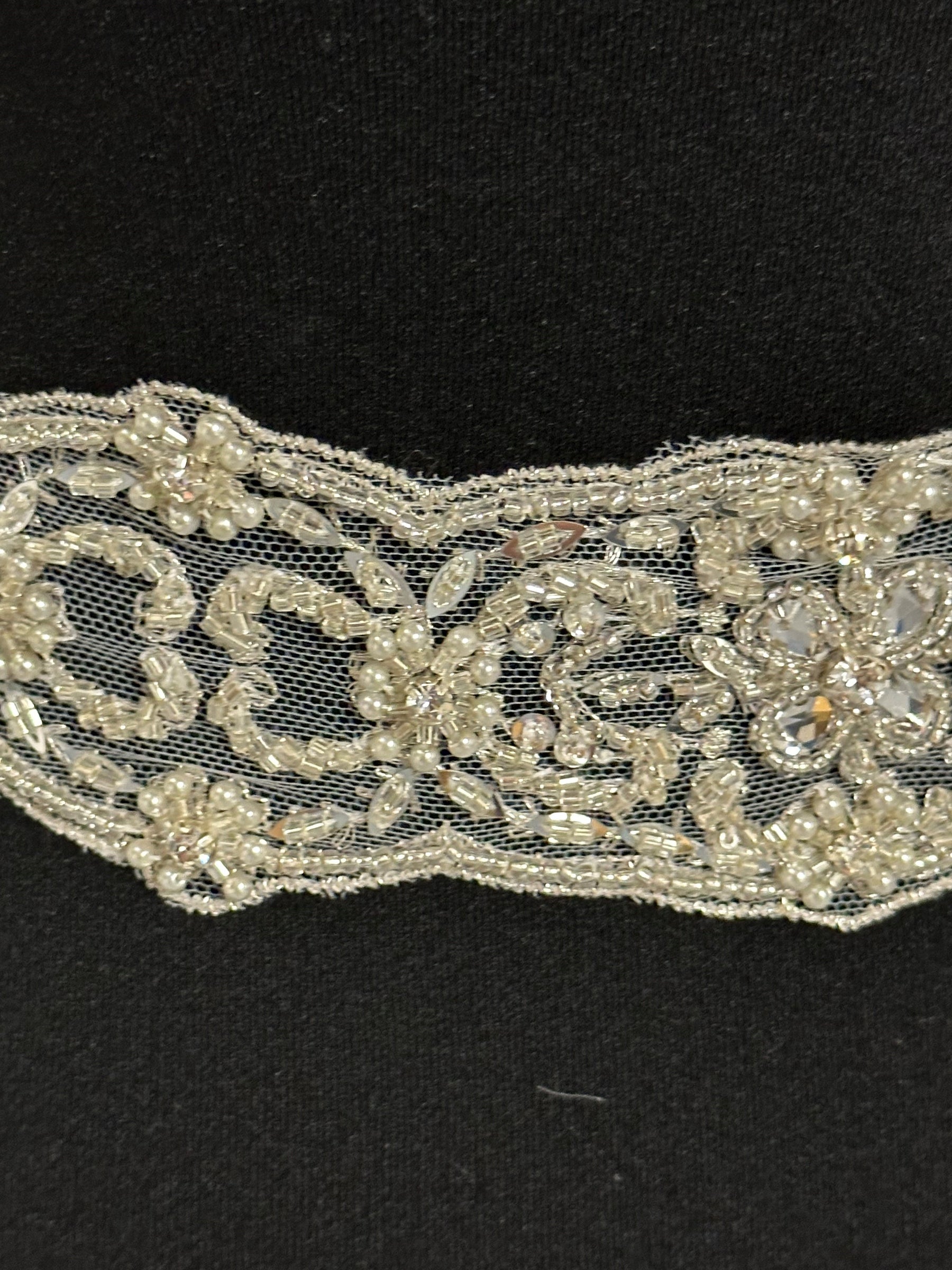 Elfenbeinfarbener Kristall- und Perlenbesatz – Cute