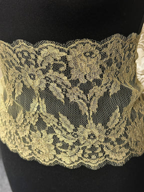 Goldfarbener Chantilly-Spitzenbesatz – Alazne