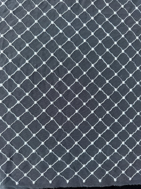 Elfenbeinfarbene, bestickte Gitterspitze - Quadira