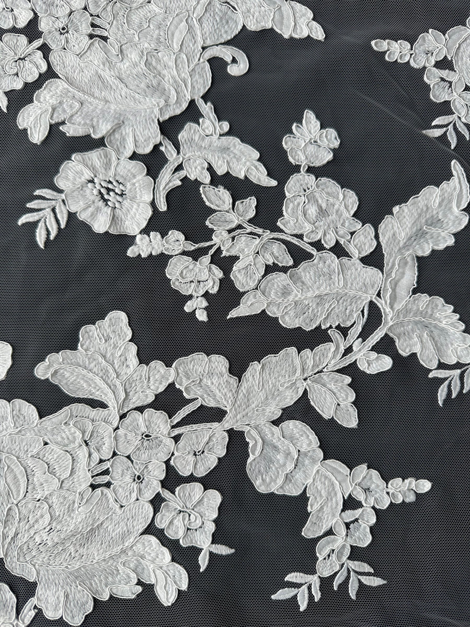 Elfenbeinfarbene Kordelspitze - Klatsch