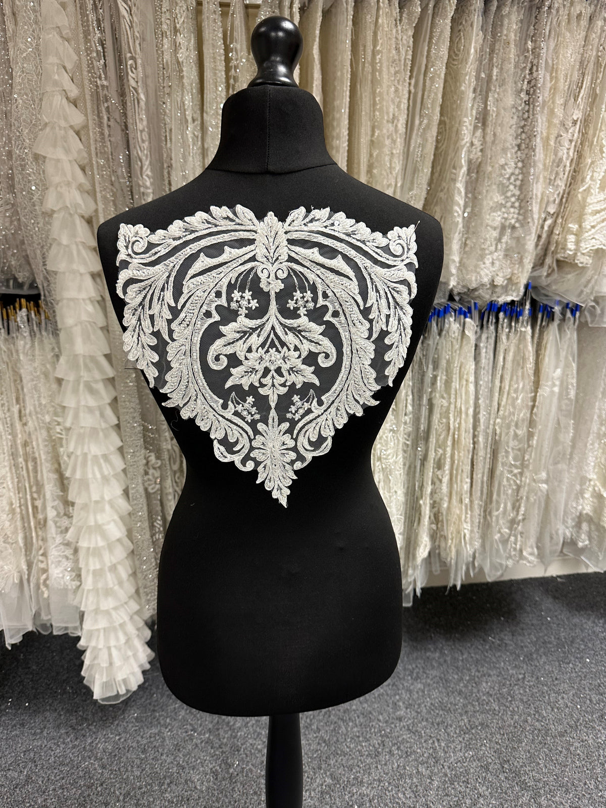 Elfenbeinfarbene Perlenspitzenapplikation - AP 2234