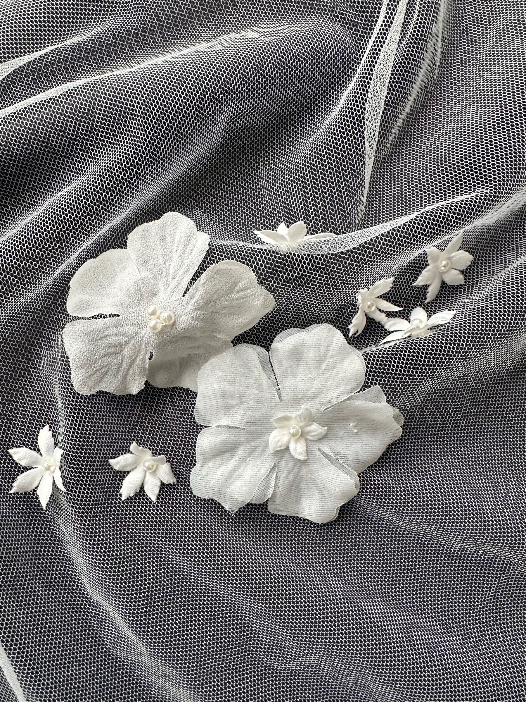 Elfenbeinfarbene 3D-Blumenspitze – Yoga