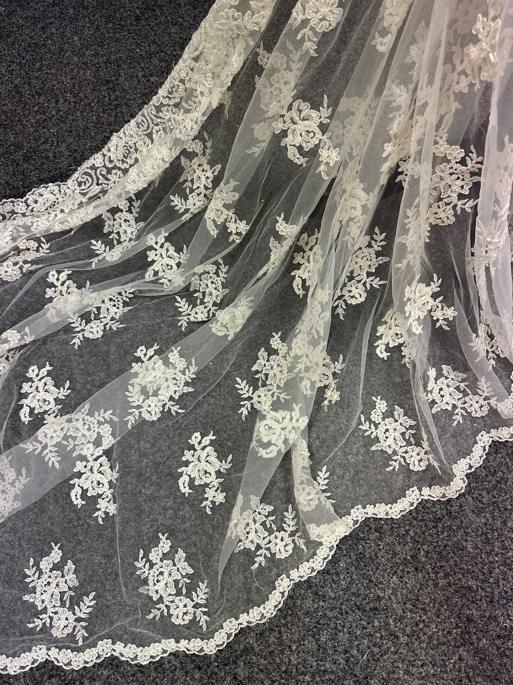 Elfenbeinfarbene, unbestickte Kordelspitze - Naomi (CF)