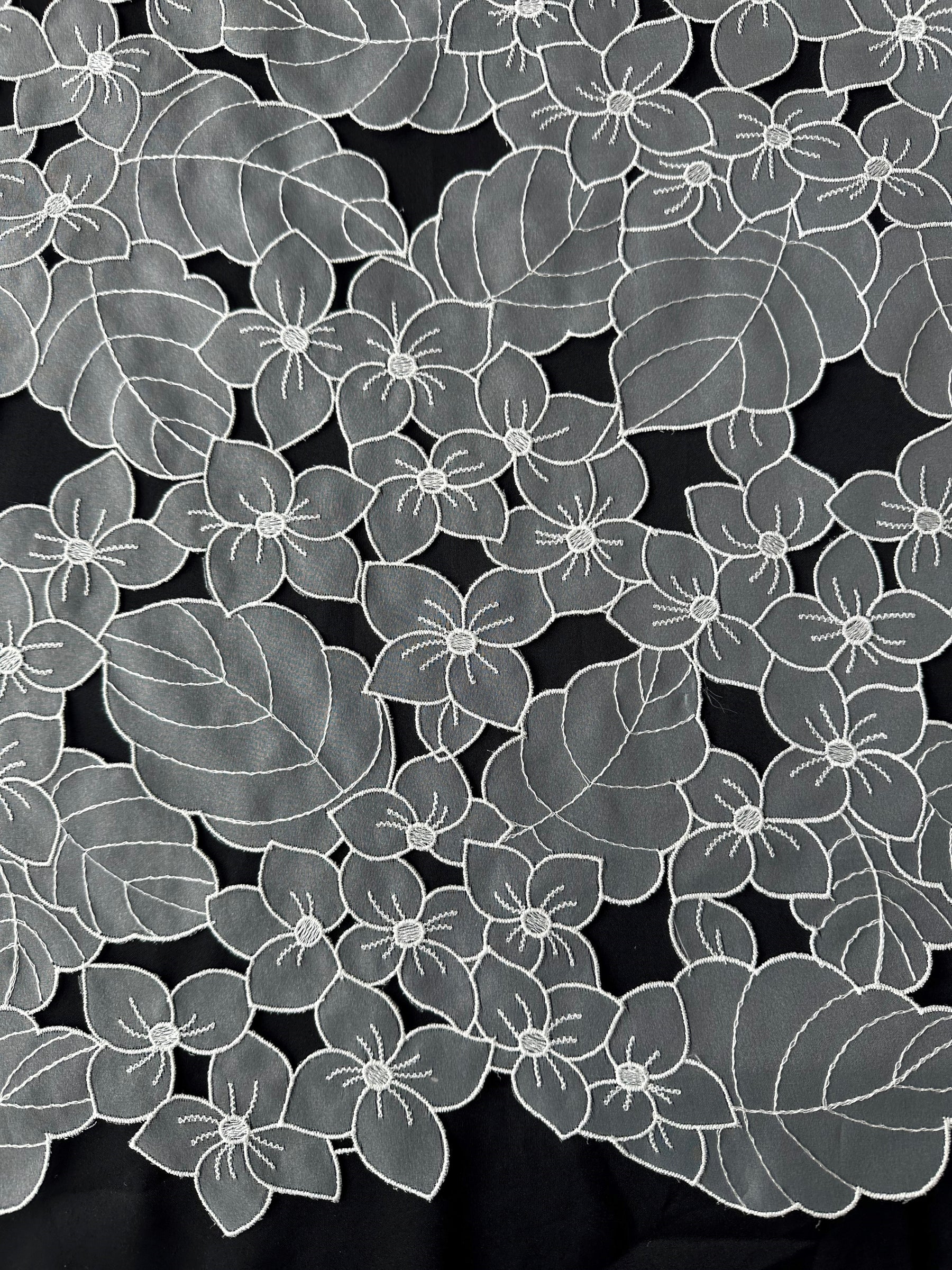 Elfenbeinfarbene Organzaspitze – Fähigkeit