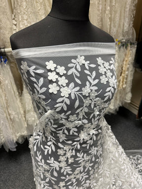 Elfenbeinfarbene 3D-Stickspitze – Finch (CF Florence)