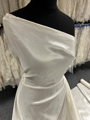 Elfenbeinfarbener Polyester-Taft - P600