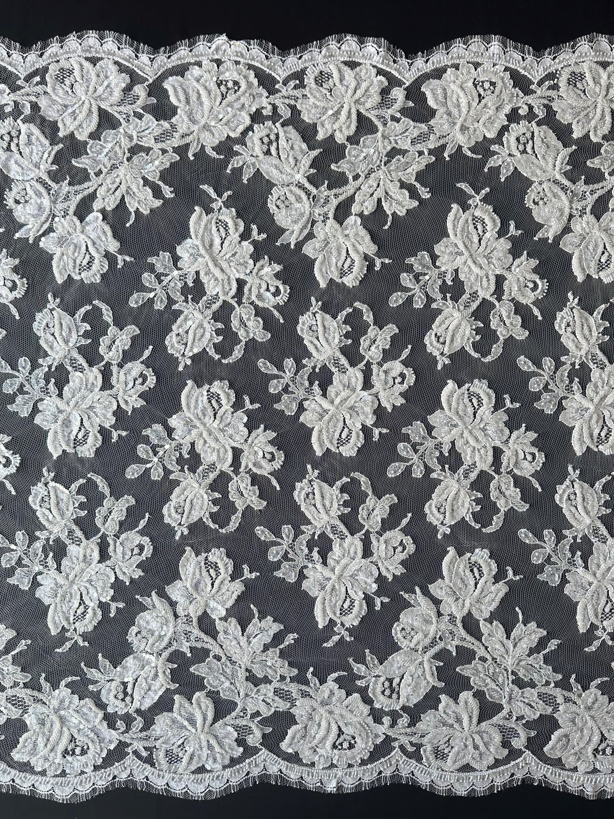 Elfenbeinfarbene Chantilly-Spitze – Alisha
