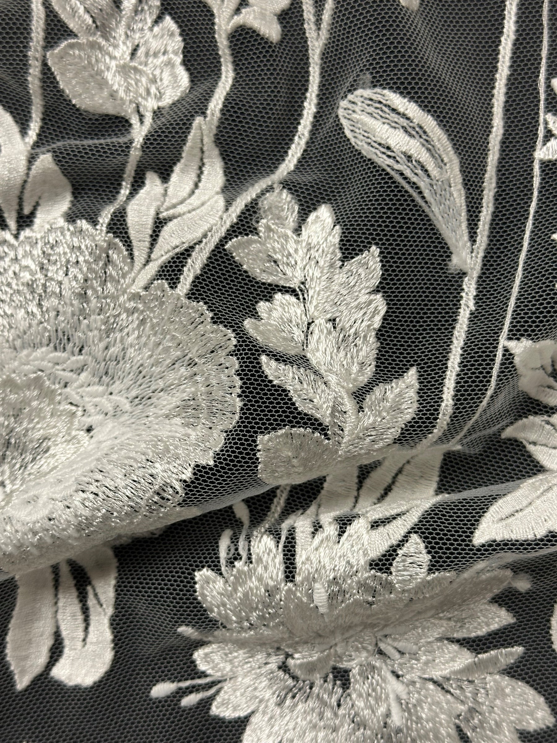 Elfenbeinfarbene bestickte Spitze - Genby