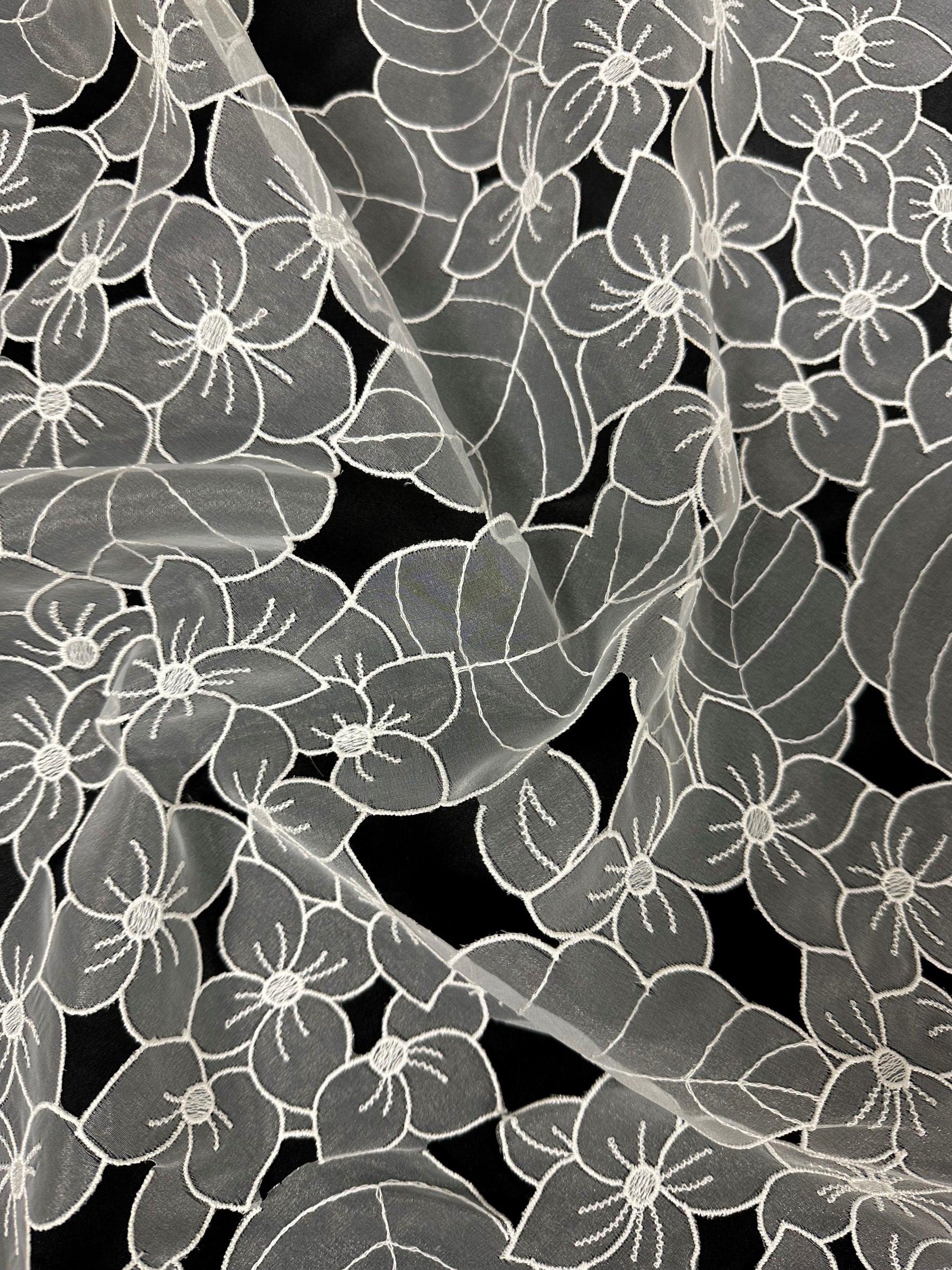 Elfenbeinfarbene Organzaspitze – Fähigkeit