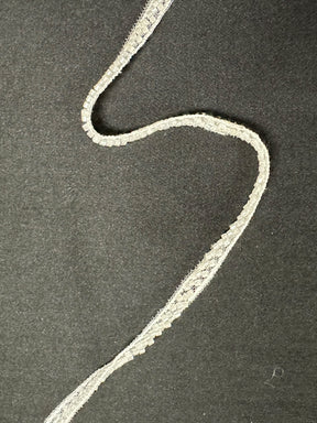 Schmale, elfenbeinfarbene Spitzenborte - Mettle