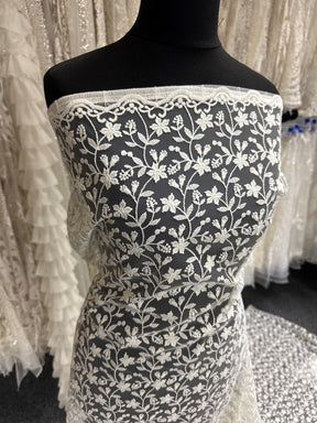 Elfenbeinfarbene, bestickte Blumenspitze - Lizzy